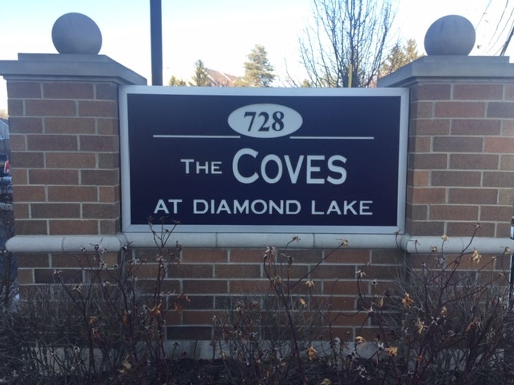 728 Diamond Lake Road 205, Mundelein, IL 60060