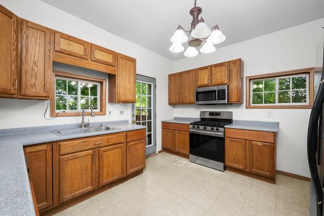 811 15th Street B, Moline, IL 61265