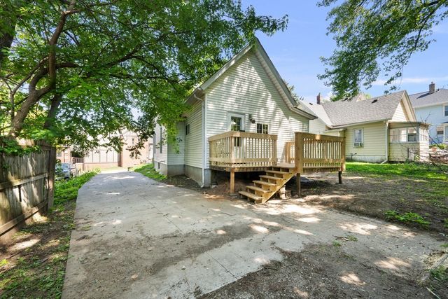 811 15th Street B, Moline, IL 61265