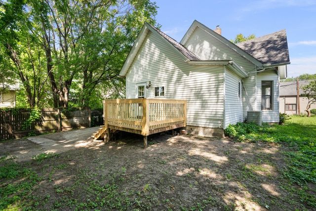 811 15th Street B, Moline, IL 61265