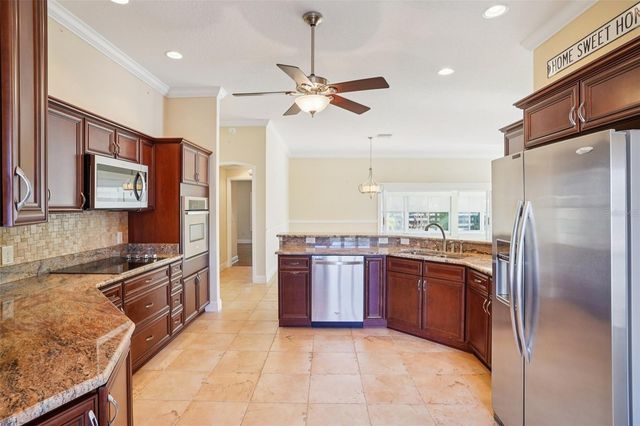 527 BEVILLE PLACE, The Villages, FL 32163