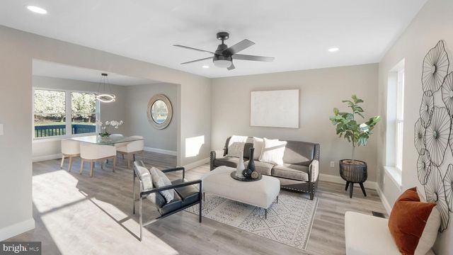 78 W TOMLIN STATION RD, Mickleton, NJ 08056