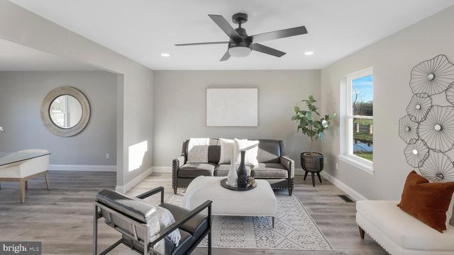 78 W TOMLIN STATION RD, Mickleton, NJ 08056