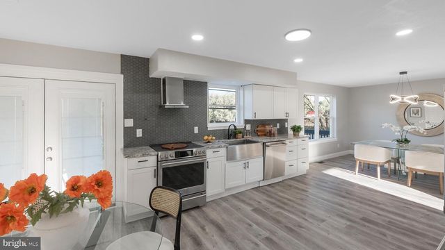 78 W TOMLIN STATION RD, Mickleton, NJ 08056