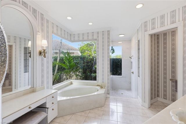 6656 Trail BLVD, Naples, FL 34108