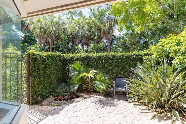 6656 Trail BLVD, Naples, FL 34108