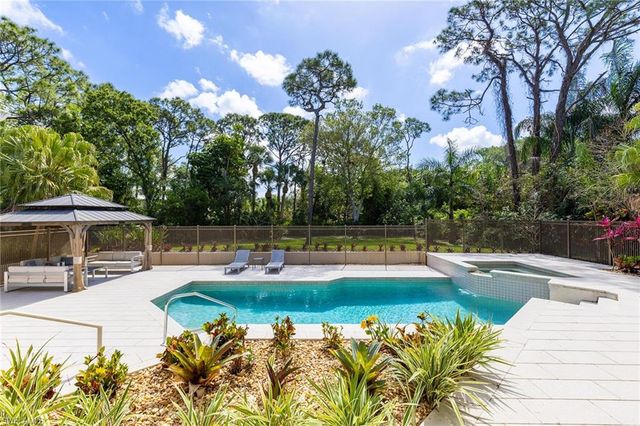 6656 Trail BLVD, Naples, FL 34108