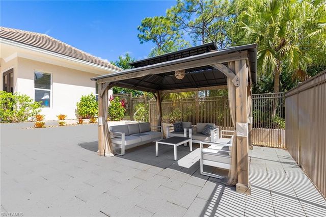 6656 Trail BLVD, Naples, FL 34108