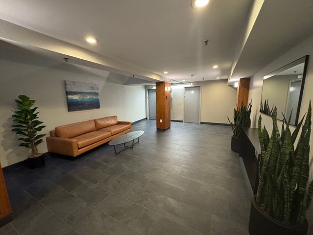 147 Kelton 305, Boston, MA 02134