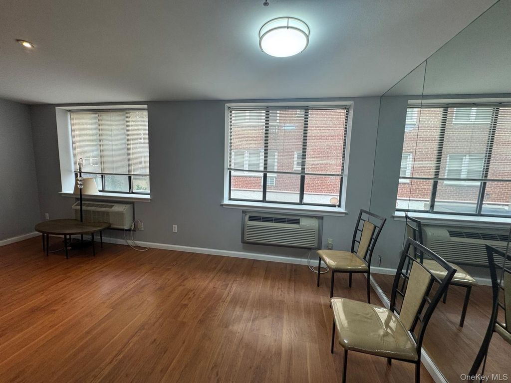 10 Canterbury Road 1B, Great Neck, NY 11021 — photo 5