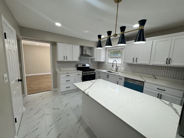 940 Tanglewood Drive, Wheeling, IL 60090