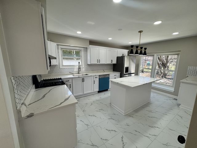 940 Tanglewood Drive, Wheeling, IL 60090