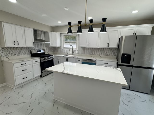 940 Tanglewood Drive, Wheeling, IL 60090