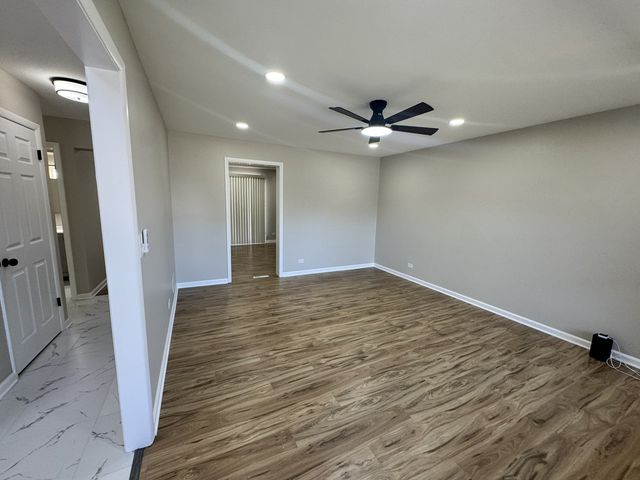 940 Tanglewood Drive, Wheeling, IL 60090