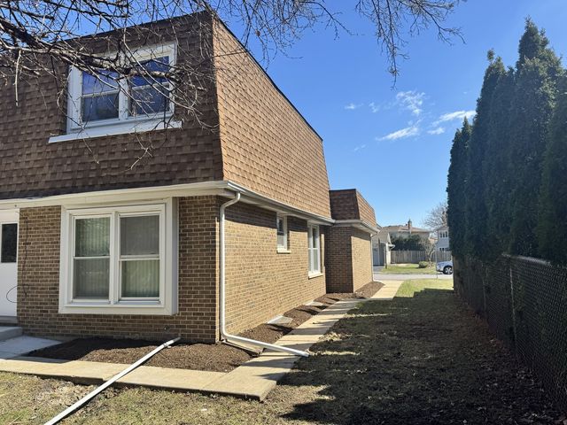 940 Tanglewood Drive, Wheeling, IL 60090