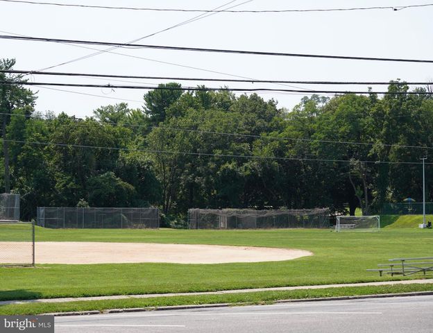140 S KESWICK AVE, Glenside, PA 19038