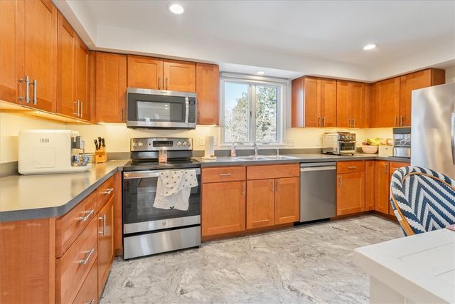 98 Hargraves Drive, Portsmouth, RI 02871