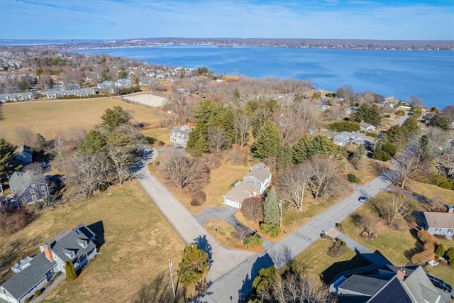 98 Hargraves Drive, Portsmouth, RI 02871