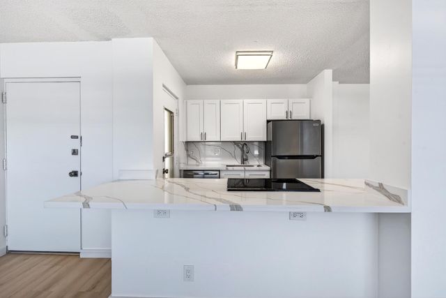 2555 NE 11th Street Street NE 202, Fort Lauderdale, FL 33304