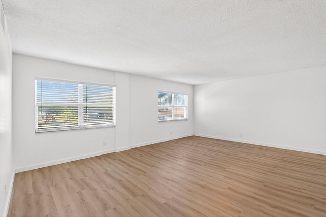 2555 NE 11th Street Street NE 202, Fort Lauderdale, FL 33304