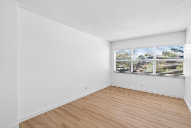 2555 NE 11th Street Street NE 202, Fort Lauderdale, FL 33304