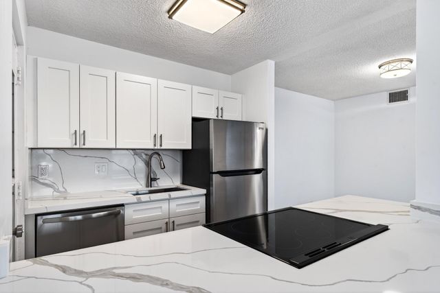 2555 NE 11th Street Street NE 202, Fort Lauderdale, FL 33304