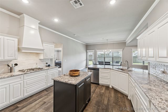 141 N Castle Street, Skiatook, OK 74070