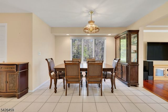 11 Edgefield Dr, Parsippany-troy Hills Twp., NJ 07950