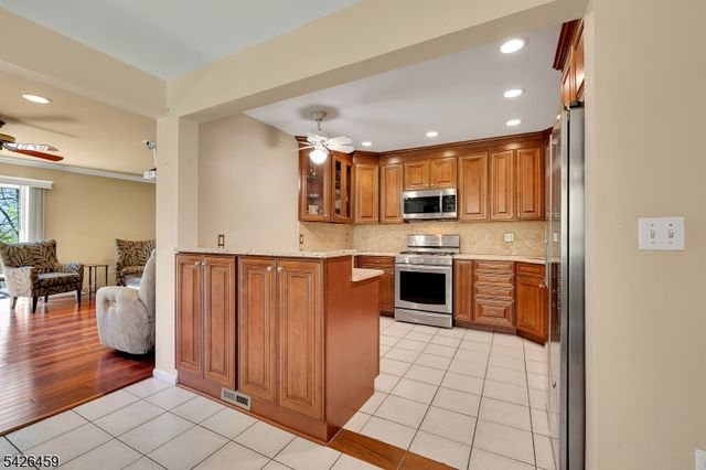 11 Edgefield Dr, Parsippany-troy Hills Twp., NJ 07950
