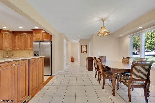 11 Edgefield Dr, Parsippany-troy Hills Twp., NJ 07950