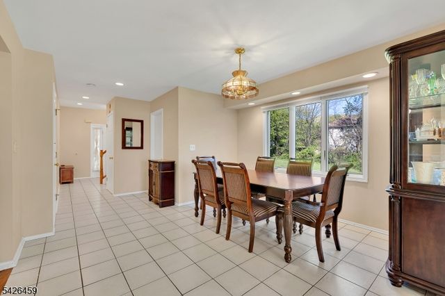 11 Edgefield Dr, Parsippany-troy Hills Twp., NJ 07950
