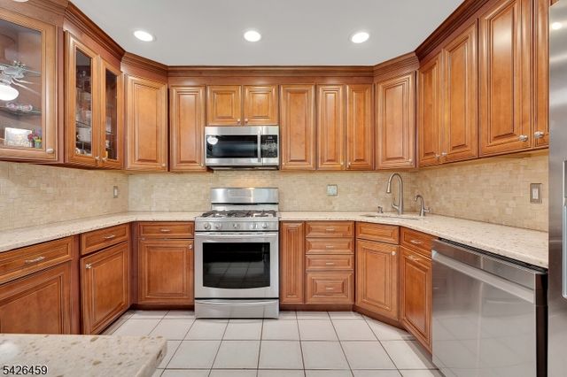 11 Edgefield Dr, Parsippany-troy Hills Twp., NJ 07950