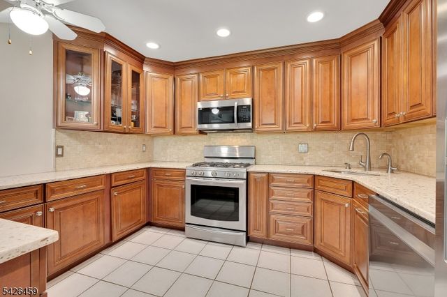 11 Edgefield Dr, Parsippany-troy Hills Twp., NJ 07950