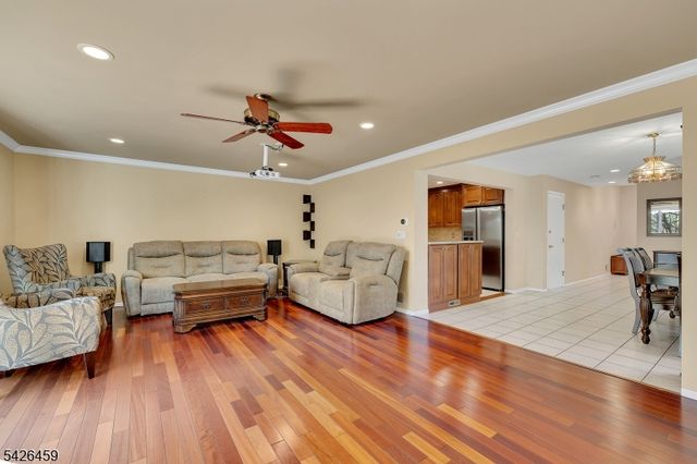 11 Edgefield Dr, Parsippany-troy Hills Twp., NJ 07950