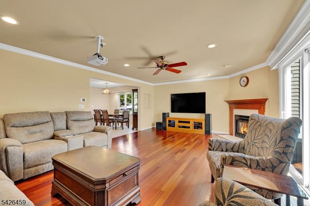 11 Edgefield Dr, Parsippany-troy Hills Twp., NJ 07950