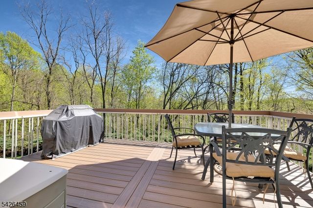 11 Edgefield Dr, Parsippany-troy Hills Twp., NJ 07950