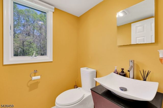 11 Edgefield Dr, Parsippany-troy Hills Twp., NJ 07950