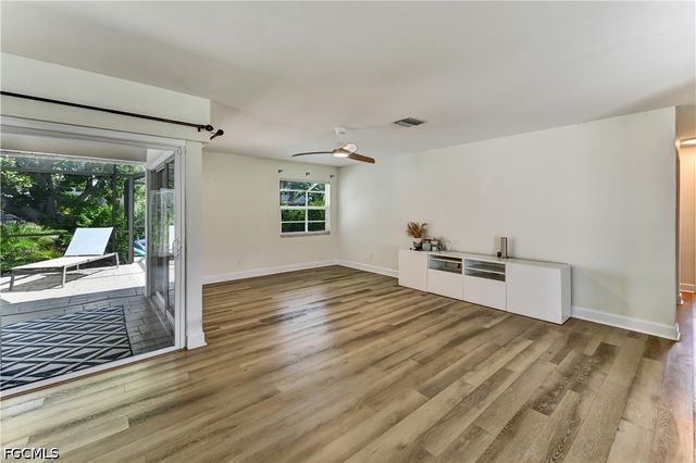905 SW 52nd ST, Cape Coral, FL 33914