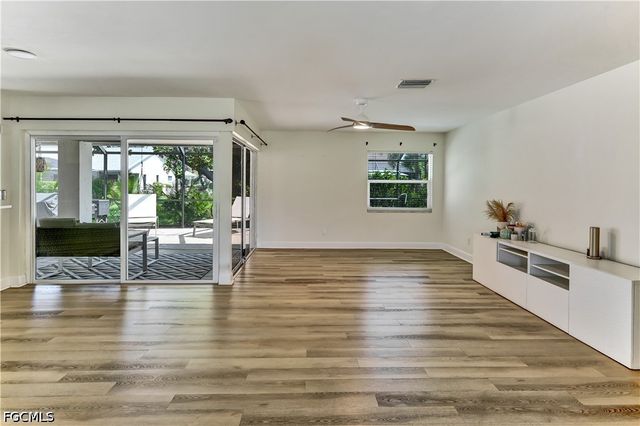 905 SW 52nd ST, Cape Coral, FL 33914