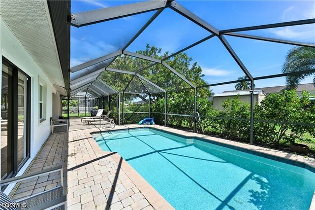 905 SW 52nd ST, Cape Coral, FL 33914