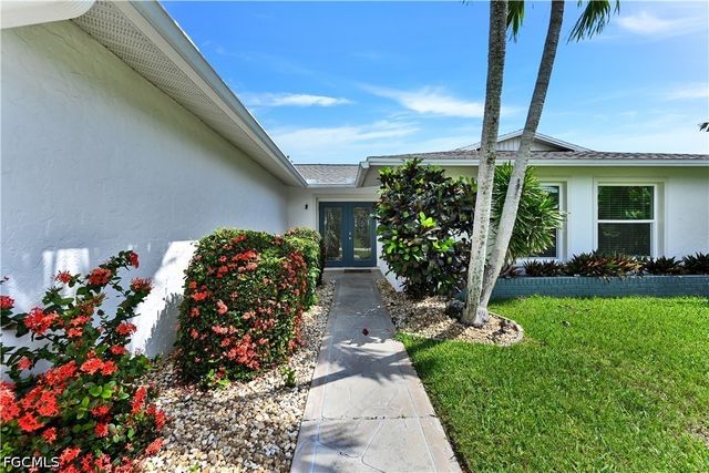 905 SW 52nd ST, Cape Coral, FL 33914