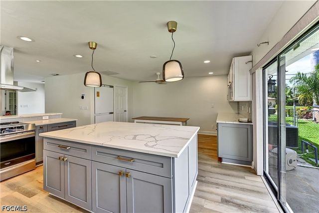 905 SW 52nd ST, Cape Coral, FL 33914