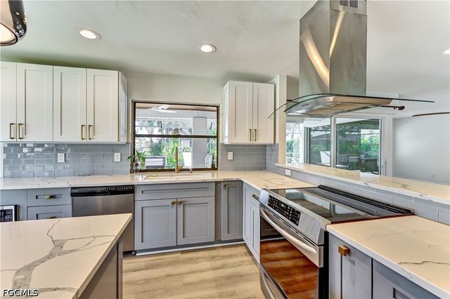 905 SW 52nd ST, Cape Coral, FL 33914