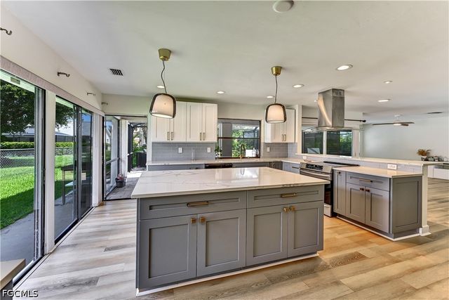 905 SW 52nd ST, Cape Coral, FL 33914