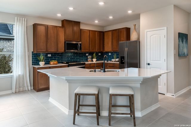 126 EAST GRANITE SHORES DRIVE, Boerne, TX 78006