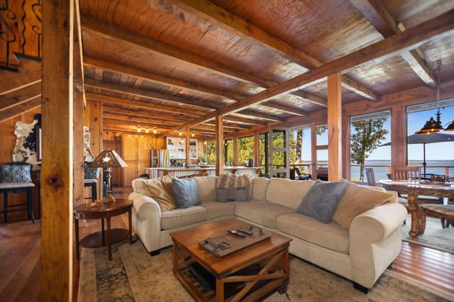 169 Cheyenne, Zavalla, TX 75980