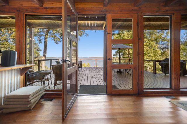 169 Cheyenne, Zavalla, TX 75980