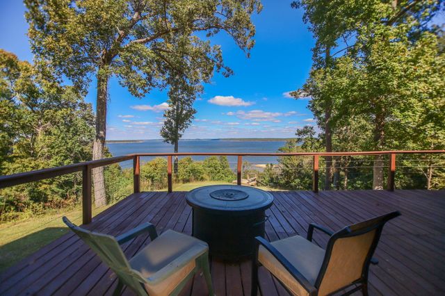 169 Cheyenne, Zavalla, TX 75980