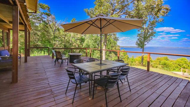 169 Cheyenne, Zavalla, TX 75980