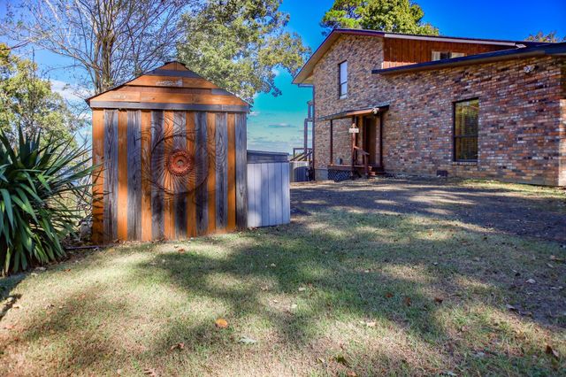 169 Cheyenne, Zavalla, TX 75980